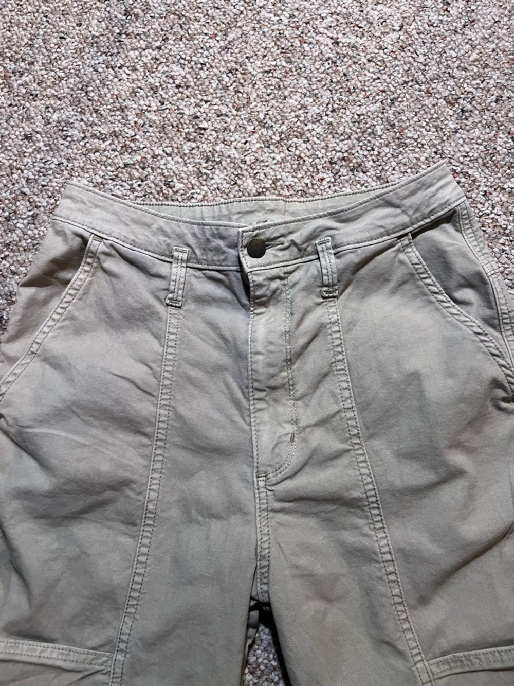 Universal Thread Utility Crop Cargo Pants in Olive Green - Picture 4 of 8